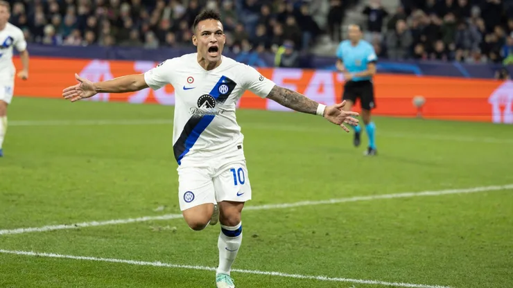 El festejo de Lautaro Martínez tras el gol de penal.