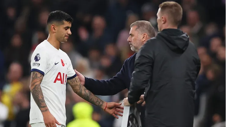 Cuti Romero y Ange Postecoglu en Tottenham (Getty Images)