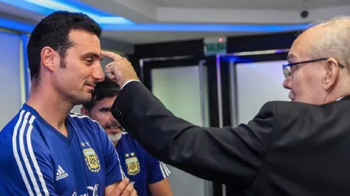 Sabella con Lionel Scaloni, en febrero del 2020.
