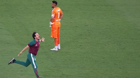 Diniz festeja, Chiquito Romero sufre.