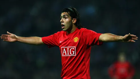 Carlos Tevez disputando la Champions League con el Manchester United.