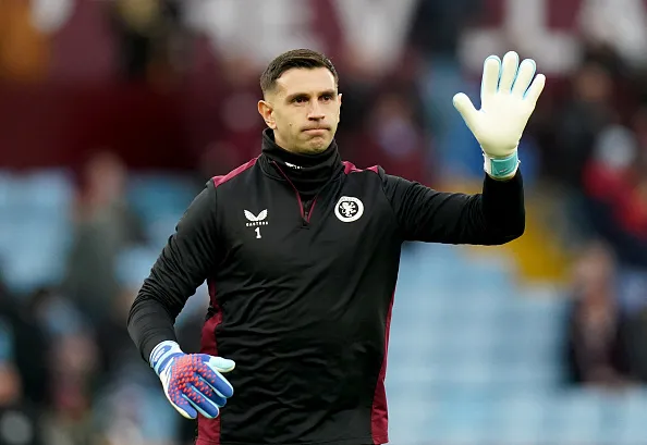 Cierre de año soñado para Emiliano Martínez.