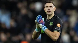 Soñado cierre de año: liderato y récord para Dibu Martínez