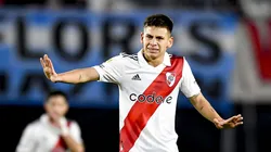 Claudio Echeverri con la camiseta de River.