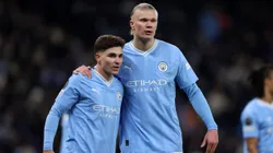 Julián Álvarez convierte goles o asiste en el Manchester City cuando Erling Haaland no está disponible. Getty Images.