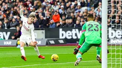 Garnacho desperdició una chance clara y no pudo ante Aréola.