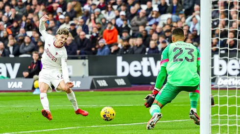 Garnacho desperdició una chance clara y no pudo ante Aréola.
