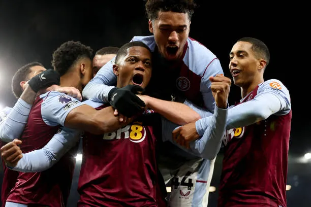 El Aston Villa está a un punto de la cima en la Premier. (Photo by Neville Williams/Aston Villa FC via Getty Images)