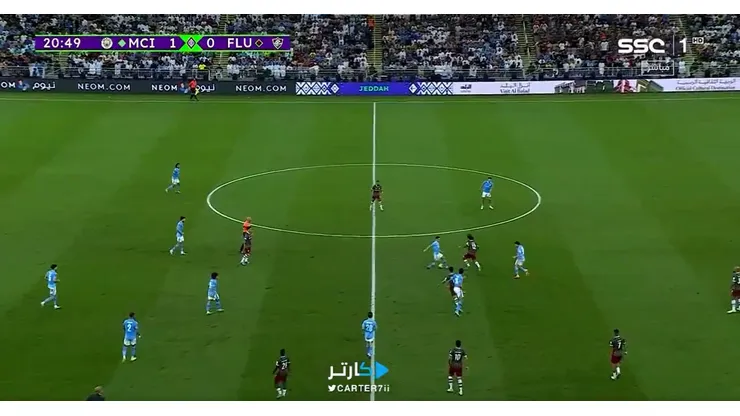 El brasileño salió jugando con un gran lujo contra el delantero del equipo inglés.