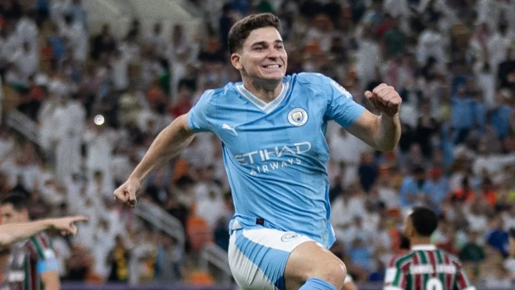 Julián Álvarez celebrando el primer gol de Manchester City ante Fluminense. (@ManCityES)