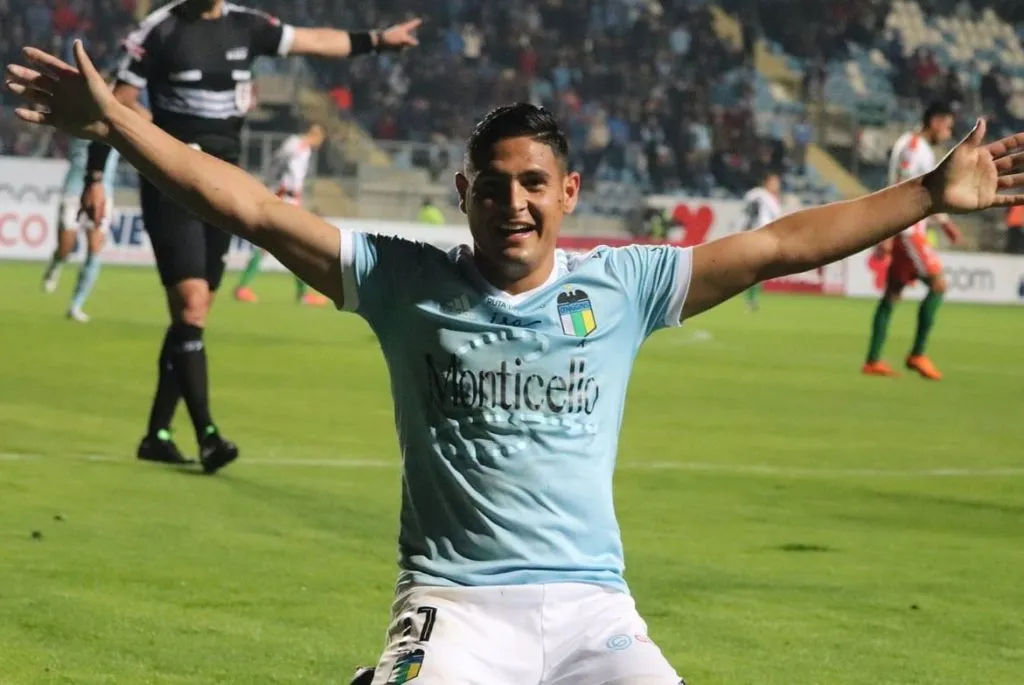 Costas dirigió a Salas en Palestino.