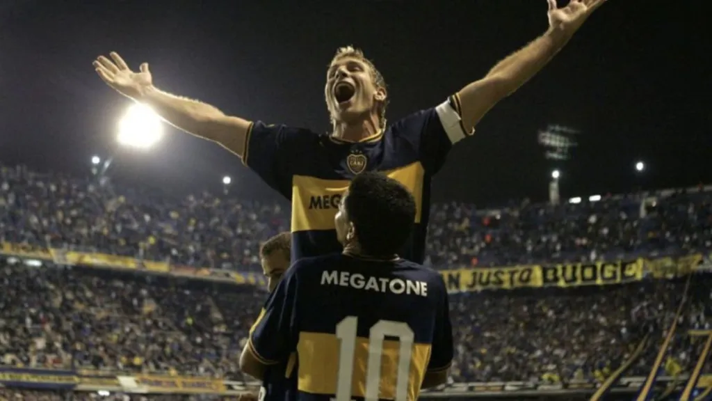 Abrazo de gol. Foto Archivo.