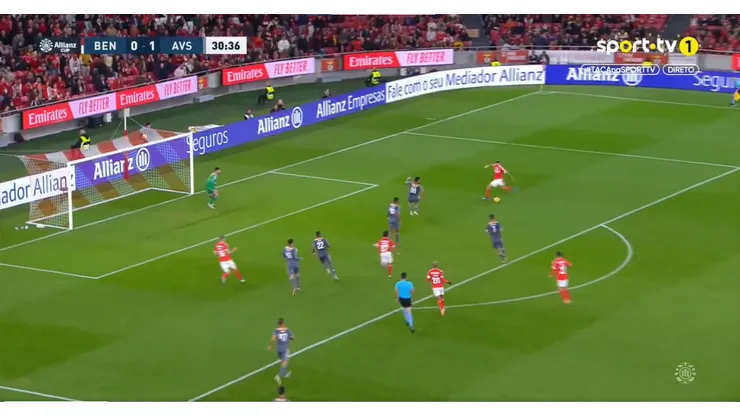 El Fideo marcó el primer gol en la goleada de su equipo.