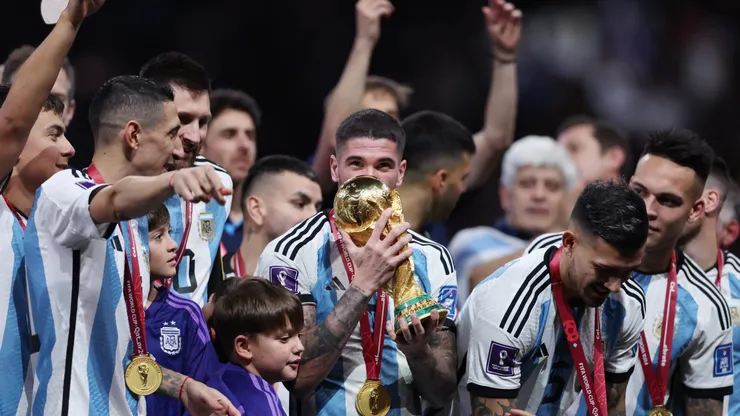 Rodrigo De Paul junto a sus compañeros en Qatar 2022.