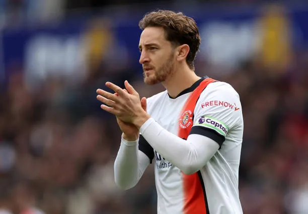 Tom Lockyer ya se encuentra recuperándose desde su propio hogar. (Photo by Eddie Keogh/Getty Images)