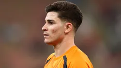 Julián Álvarez sumó algunos minutos frente a Urawa Red Diamonds.