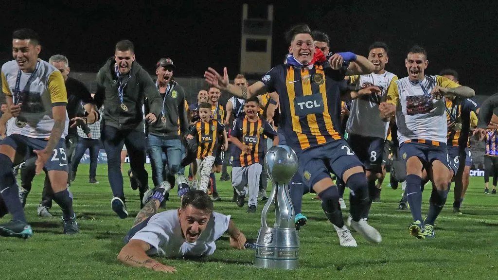 Festejo total del plantel canalla, después de ganar la Copa Argentina (@copaargentina)