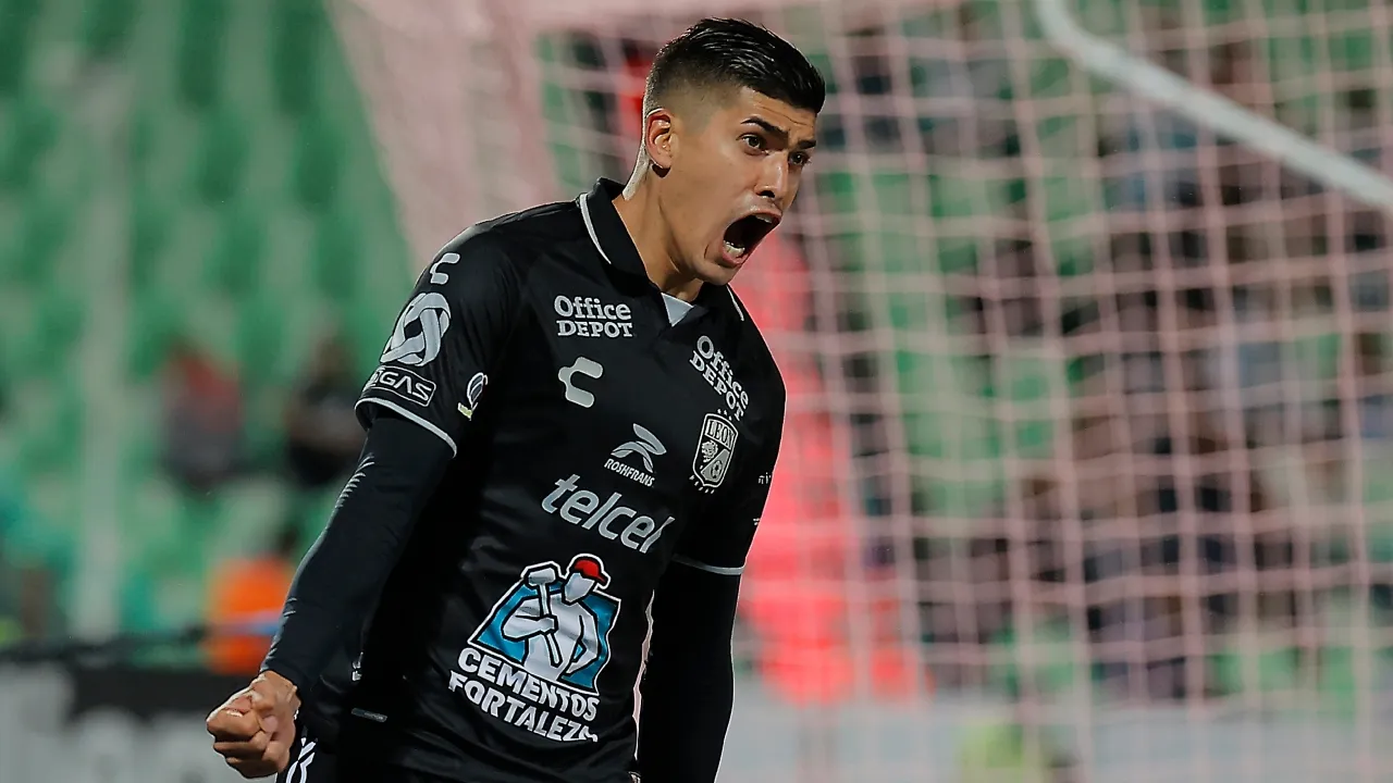 Adonis Frías cuando se desempeñaba en México. (Getty Images)