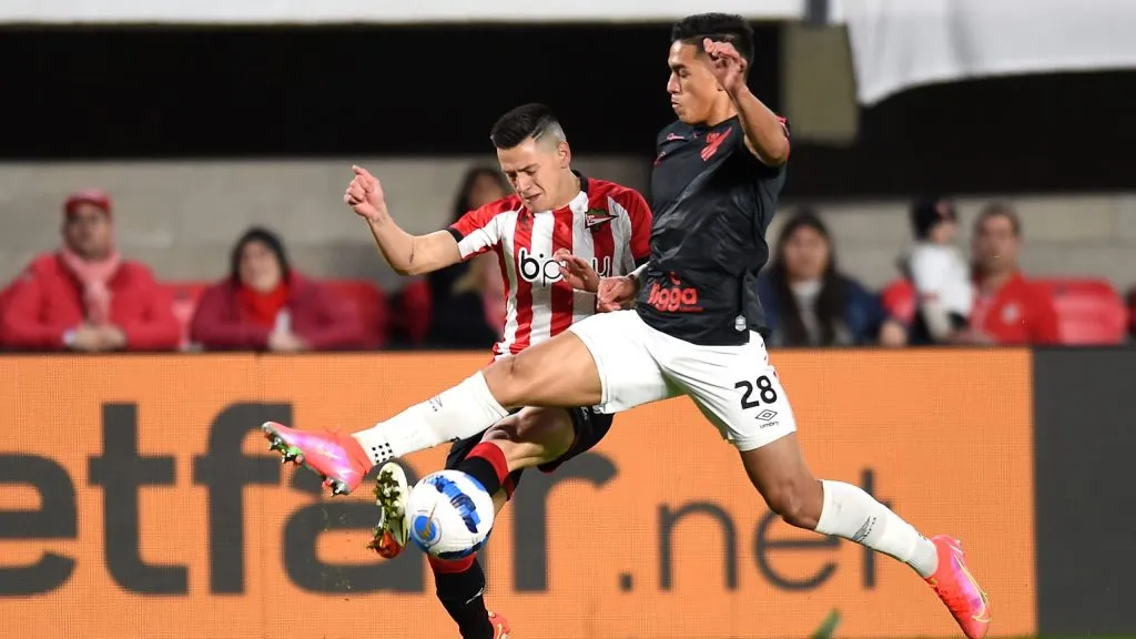 Leonardo Godoy durante un partido de Estudiantes. (Foto: Getty)
