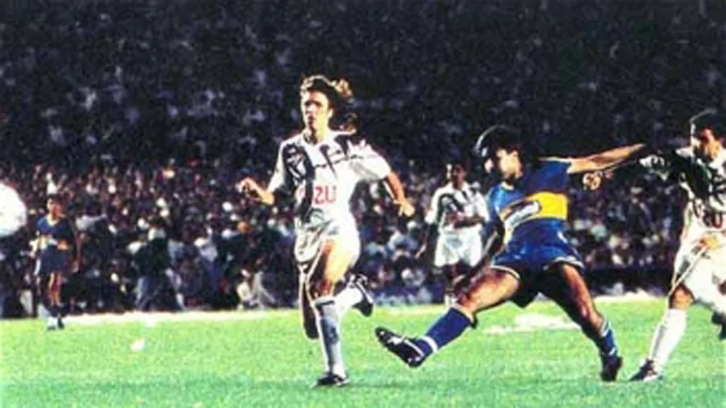 Luis Medero marca un gol clave ante Platense, para mantener la ventaja (Historia de Boca)