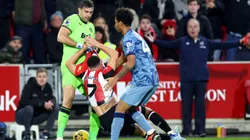 El arquero argentino protagonizó un fuerte cruce con Maupay.