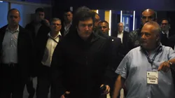 El polémico like de Milei tras los abucheos que recibió en La Bombonera: "Re democrático che"