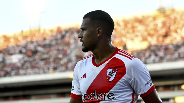 Salomón Rondón con la camiseta de River.