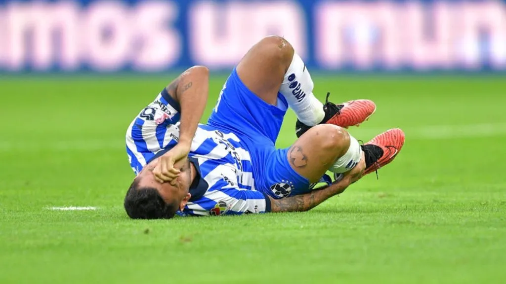 ‘Tecatito’ sufre un esguince de rodilla y será baja hasta mediados de enero.