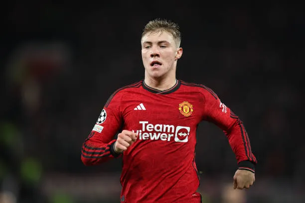 Rasmus Hojlund prácticamente no tiene chances de gol en sus partidos con el United. (Photo by James Baylis – AMA/Getty Images)