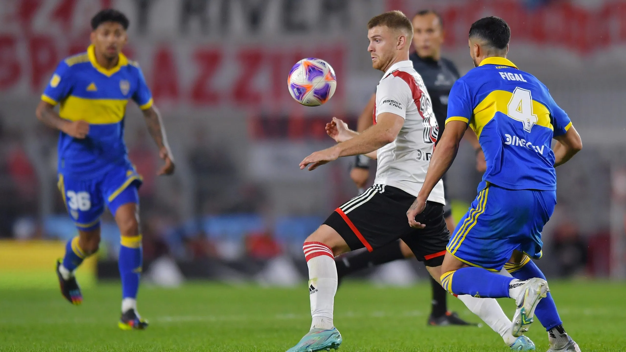 Lucas Beltrán frente a Boca en mayo del 2023. Getty Images.