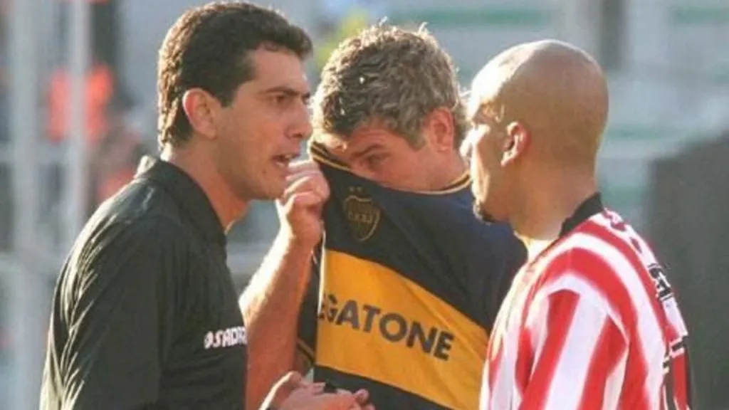 Los amigos Verón y Palermo se pelearon, después del gol del “Titán” (Getty Images)