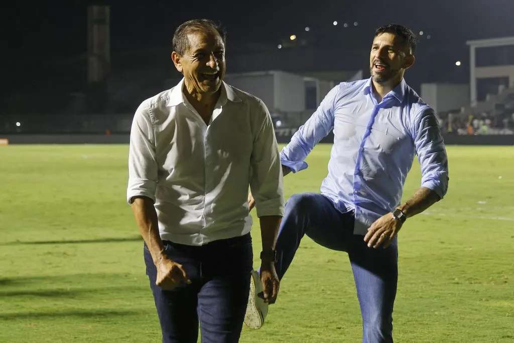 Emiliano y Ramón Díaz celebraron la salvación de Vasco.