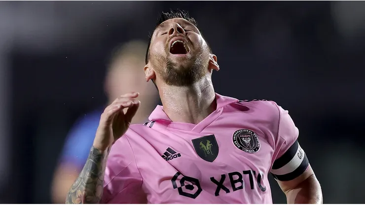 Messi nunca pudo levantar este trofeo.