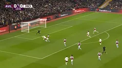 Emiliano Martínez en acción.