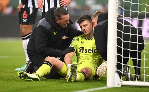 Nick Pope, lesionado, se perdería entre cuatro y cinco meses de la temporada. (Photo by Stu Forster/Getty Images)
