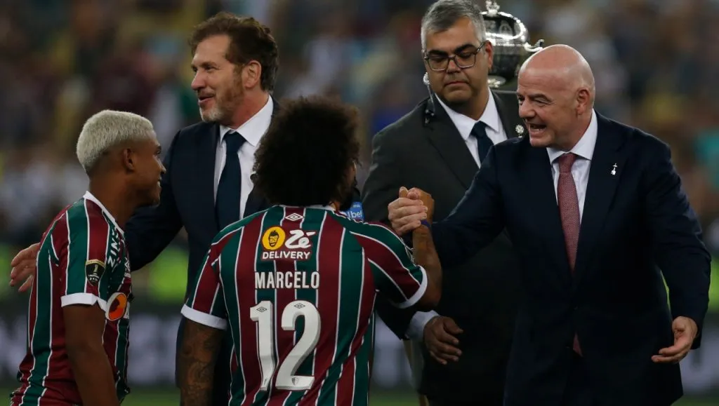 Infantino, saludando a los jugadores de Fluminense