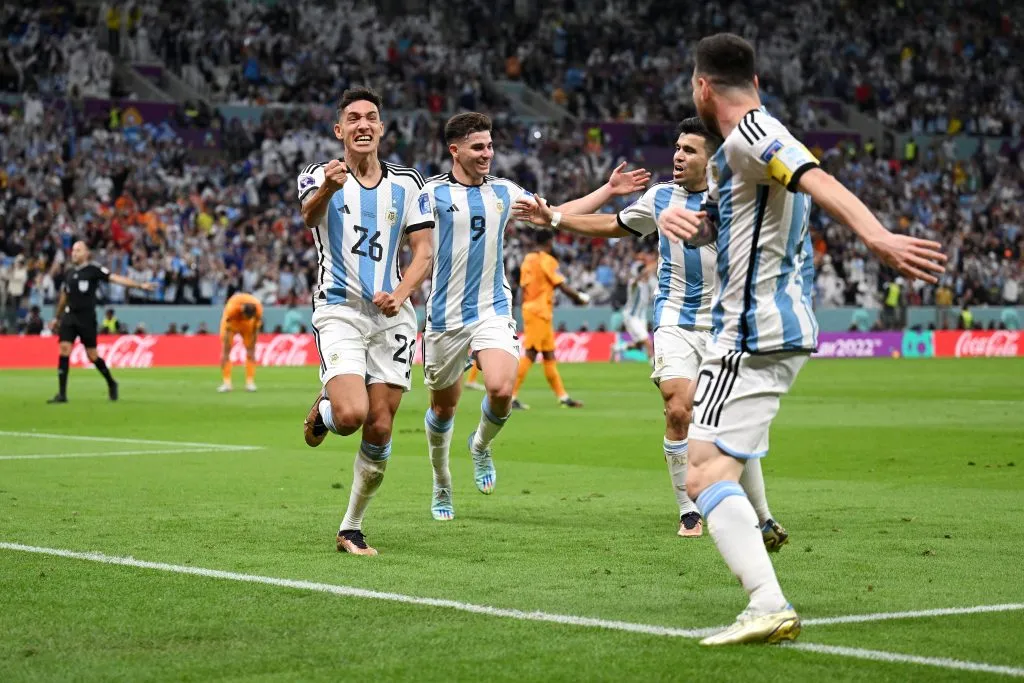 Molina celebrando su golazo a Países Bajos con Messi, que le había dado un pase extraordinario. (Foto: Getty)