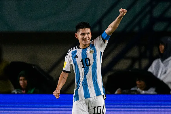 A Echeverri lo siguen poderosos clubes europeos.