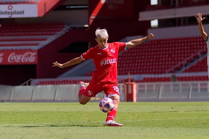 Santiago López decidió prolongar su vínculo con Independiente hasta diciembre de 2026.