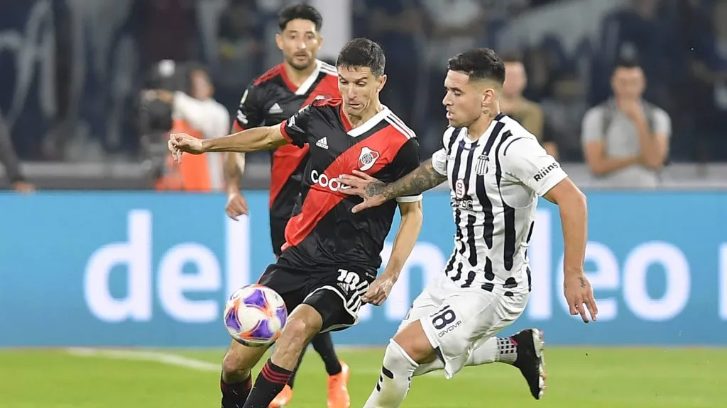 Rodrigo Villagra viendo acción contra River. (Foto: Getty)