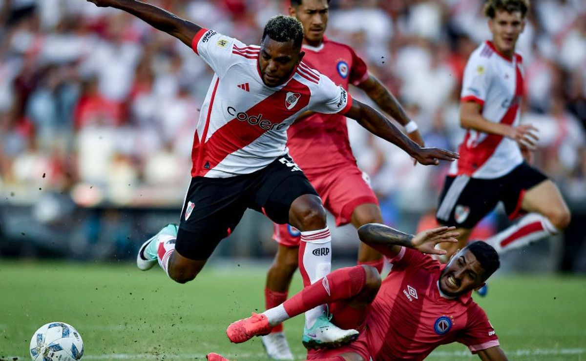 Argentinos Juniors le quitó la victoria a River en el Monumental