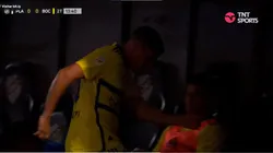 El delantero uruguayo se retiró molesto en el empate ante Platense.