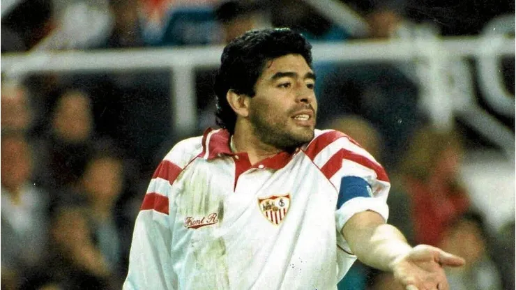 Sevilla lanzó la camiseta de Maradona 1992/93.