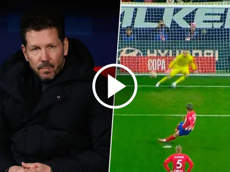 VIDEO | Simeone no lo puede creer: Griezmann se resbaló en un penal