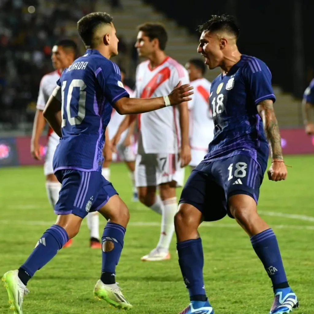 Castro (18) jugó con Perú y viajó a Buenos Aires a firmar su contrato. Foto AFAPLAY