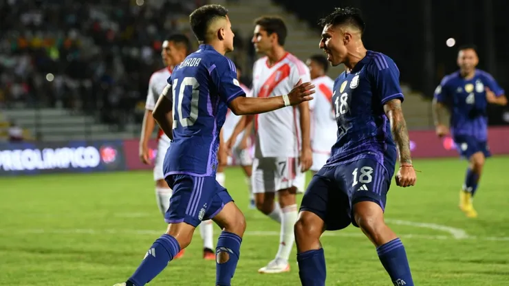 El equipo argentino venció a Perú en su segunda presentación.