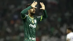 José Manuel López festejando un gol en Palmeiras.