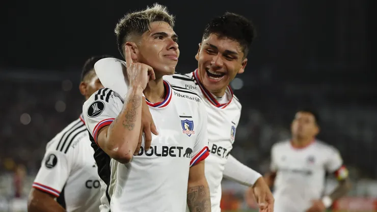 Futbol, Colo Colo vs Monagas SC. Fase de grupos, Copa Libertadores 2023. El jugador de Colo Colo Carlos Palacios, izquierda, celebra su gol contra Monagas SC durante el partido del grupo F de la Copa Libertadores realizado en el estadio Monumental de Santiago, Chile. 19/04/2023 Felipe Zanca/Photosport Football, Colo Colo vs Monagas SC. 2023 Copa Libertadores Championship. Colo ColoÕs player Carlos Palacios, left, celebrates his goal against Monagas SC during the group F match of the Copa Libertadores Championship at the Monumental stadium in Santiago, Chile. 19/04/2023 Felipe Zanca/Photosport