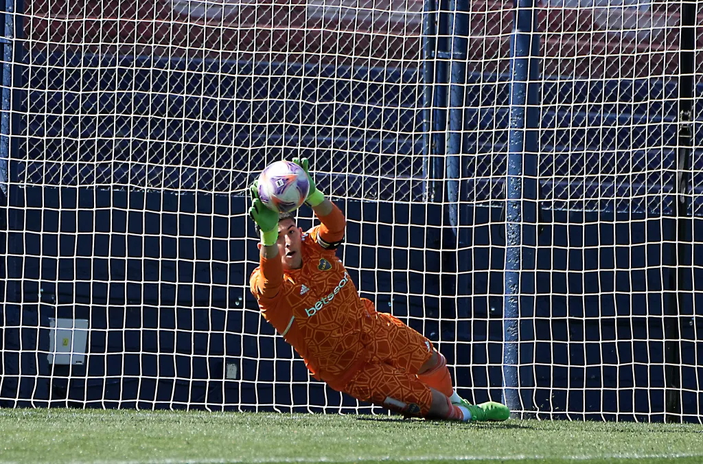 Brey atajó varios penales en Reserva. (Foto: Boca)