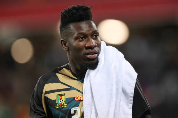 Onana ya se había retirado de la selección por una pelea con Song. (Photo by Matthew Ashton – AMA/Getty Images)